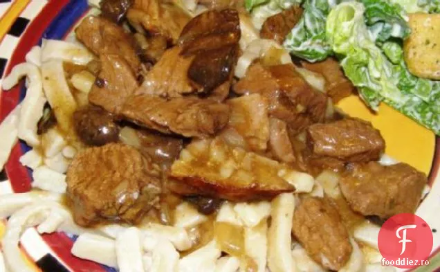 Carne De Vită În Stil Casnic-N-Tăiței Cu Ciuperci Și Ceapă