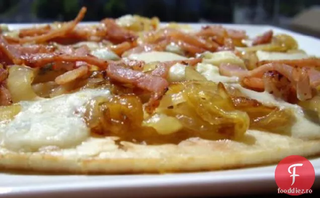 Pizza Cu Ceapă Caramelizată Și Gorgonzola