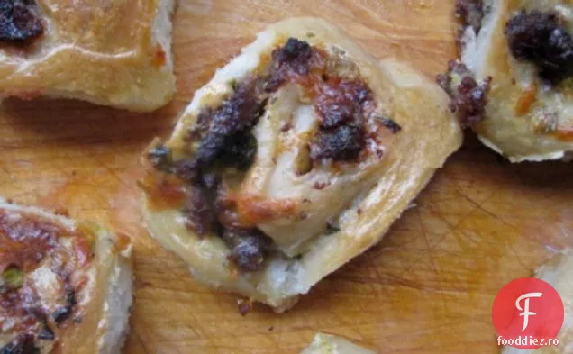 Chifle cu cârnați, Cheddar și rozmarin