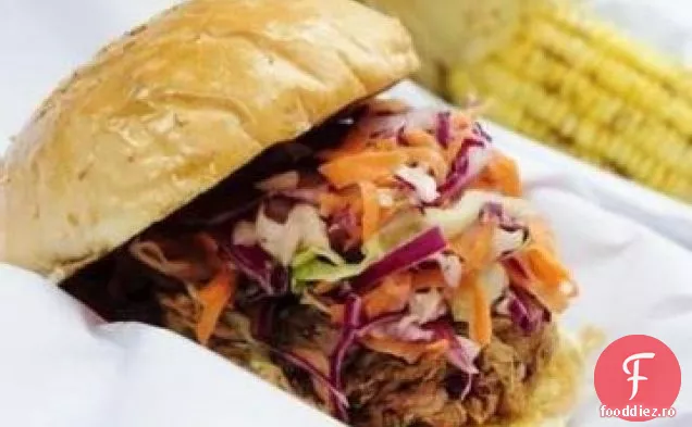 Sandvișuri cu grătar de porc cu salată de varză