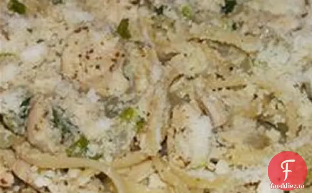 Pui și ceapă peste Linguini