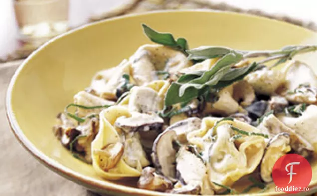 Tortelloni cu sos de ciuperci-salvie