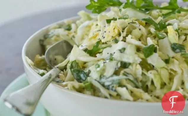 Salată de varză cu sos cremos de semințe de Mac-lămâie