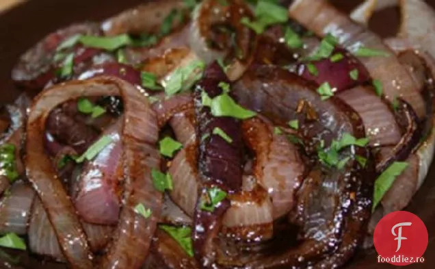 Ceapă roșie la grătar cu oțet Balsamic și rozmarin