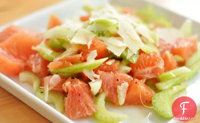 Salată De Țelină Și Grapefruit Cu Parmezan