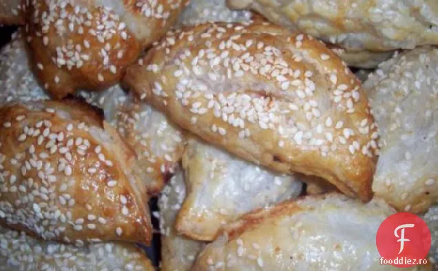 Produse De Patiserie Cu Pui Și Porumb