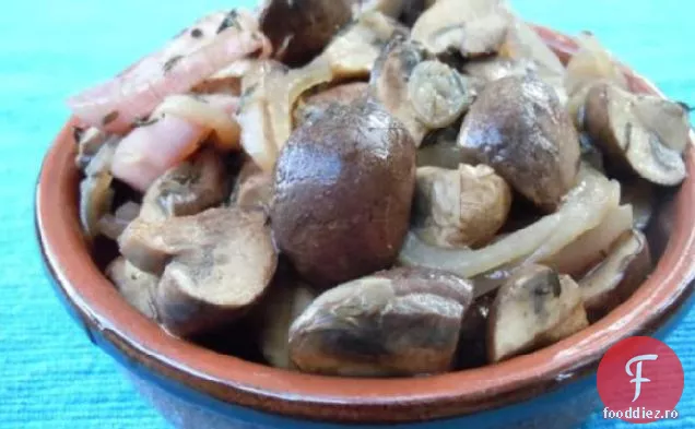 Ciuperci marinate cu șalotă și cimbru