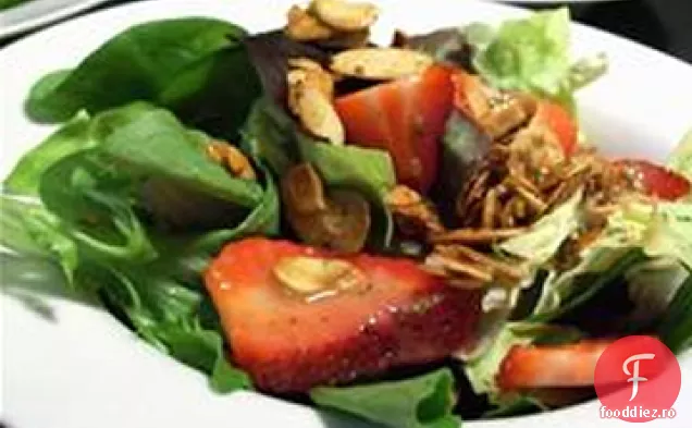 Salată de căpșuni cu vinetă cu miere de șalotă