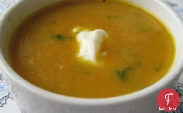 Supă de morcovi pentru copii cu coriandru și Curry