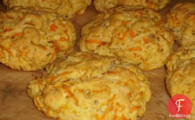 Biscuiți de cină cu morcovi și ierburi