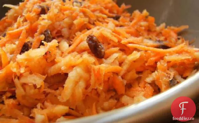 Nu salata de morcovi/stafide/mere a mamei mele