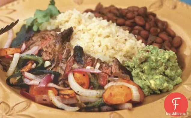 Friptură de fustă prăjită cu ardei iute Poblano și ceapă