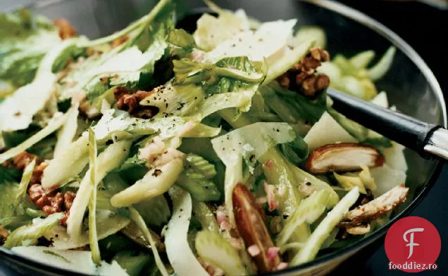 Salată de țelină cu nuci, curmale și Pecorino