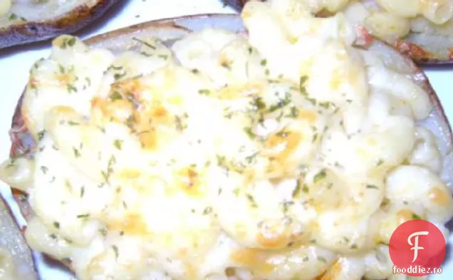 Mac și brânză într-un cartof