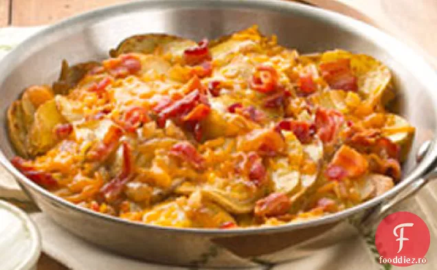 Cartofi de tigaie cu slănină și Cheddar