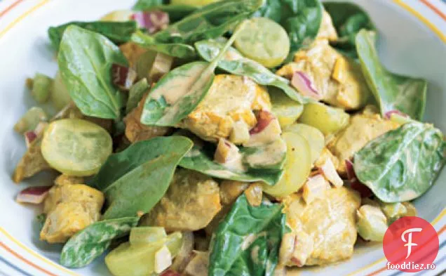 Salată de pui curry cu struguri