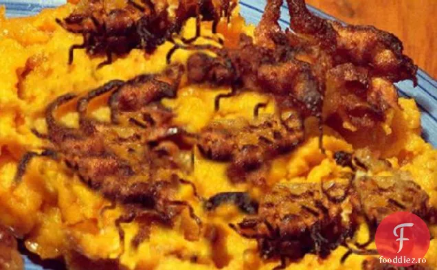 Coaceți cartofii dulci cu pătlagină mărunțită și Topping de nucă de cocos