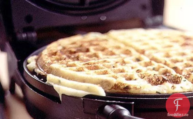 Smântână, Cheddar și vafe de cartofi de arpagic