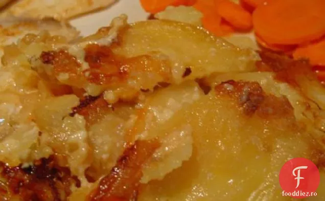 Gratin de cartofi cu ceapă caramelizată
