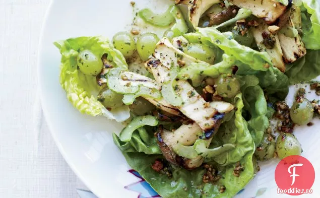 Salată de țelină, struguri la grătar și ciuperci