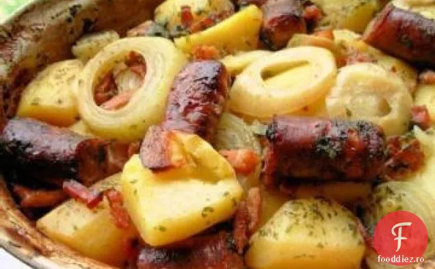 Dublin Coddle-cârnați irlandezi, slănină, ceapă și Hotpot de cartofi