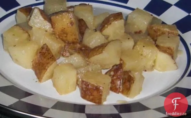 Brie la cuptor, cartofi, șuncă și ouă