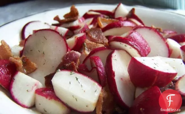 Radi-salat Mit Speck-salată Germană de ridiche cu slănină
