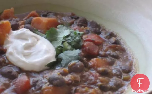 Chili de fasole neagră și cartofi dulci (vegetarieni)