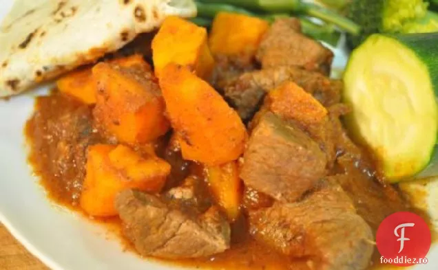Carne De Vită Asiatică Gătită Lent Cu Cartof Dulce