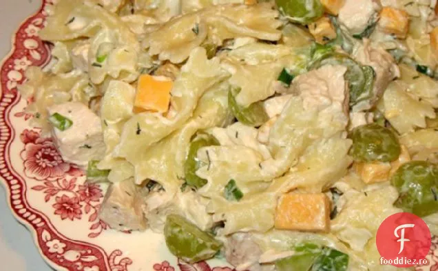 Salată de paste cu pui și struguri