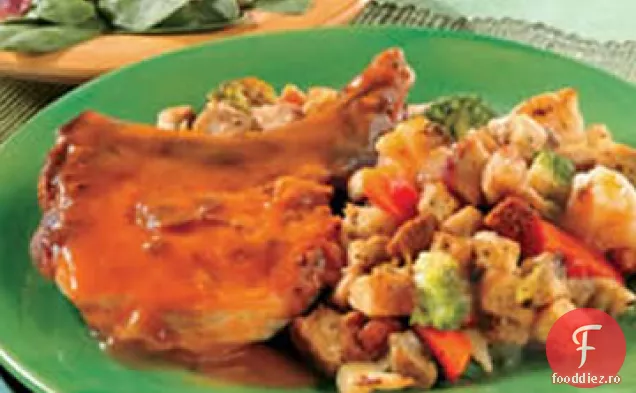 Cotlet de porc la cuptor cu umplutură de grădină