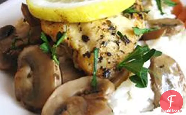Pui de lămâie la cuptor cu sos de ciuperci