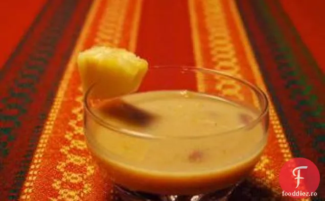 Supă de fructe și cremă condimentată