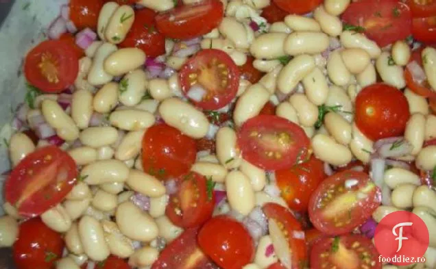 Salată de fasole albă și roșii de struguri