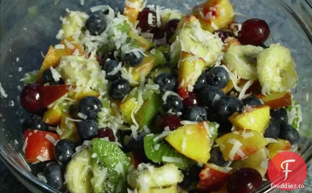 Salată de fructe proaspătă și simplă