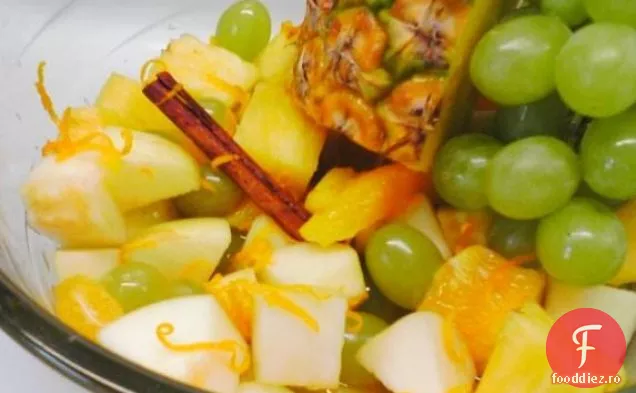 Salată de primăvară cu Gorgonzola și nuci