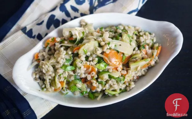 Salată Simplă De Orz Cu Ierburi