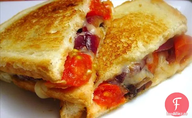 Salată De Fructe Proaspete Cu Petale De Trandafir