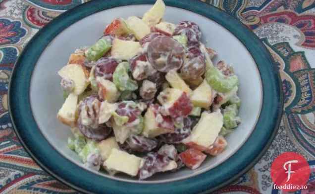 Tanti m ' s Apple & struguri salata