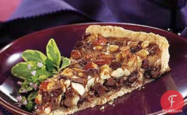 Tartă de ciocolată și nuci amestecate în crustă de biscuiți