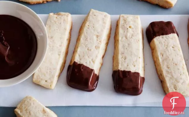 Shortbread Cu Alune Înmuiate În Ciocolată