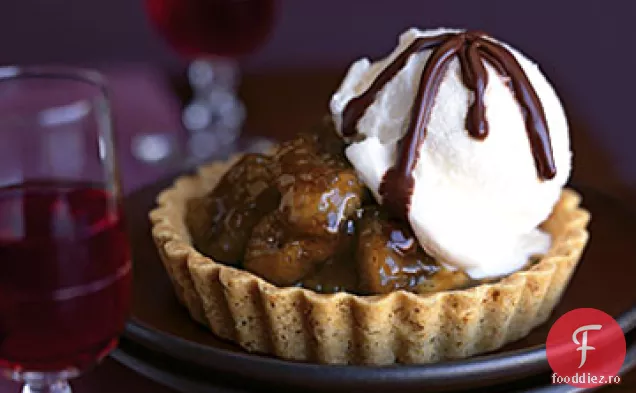 Tartele caramelizate-banane cu sos de Port de ciocolată dulce-amăruie
