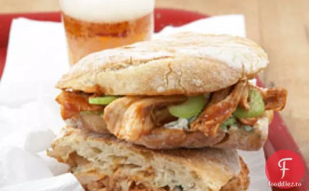 Panini De Pui Buffalo Cu Brânză Albastră Și Țelină
