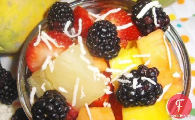 Salată De Fructe De Cocos