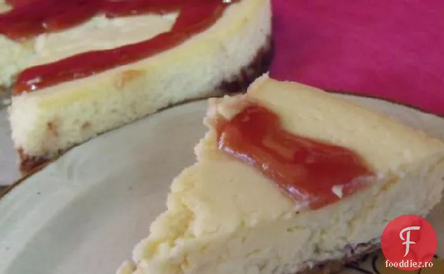 Cheesecake la cuptor cu vanilie cu crustă de alune și scorțișoară