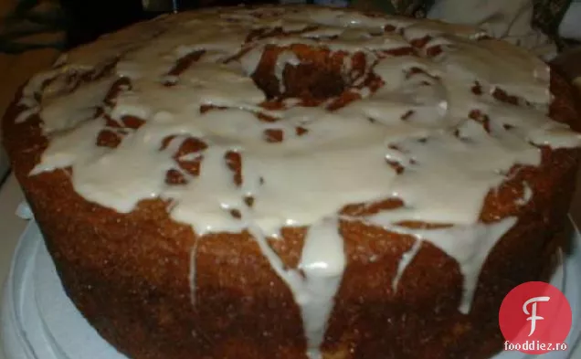 Tort de rachiu de caise și rom cu piersici