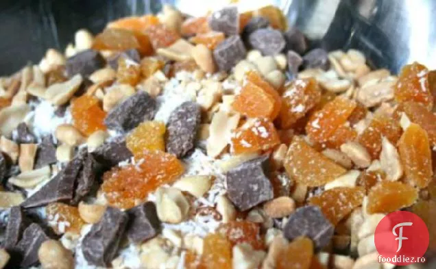 Batoane de decadență cu migdale, caise și ciocolată albă (mix de biscuiți)