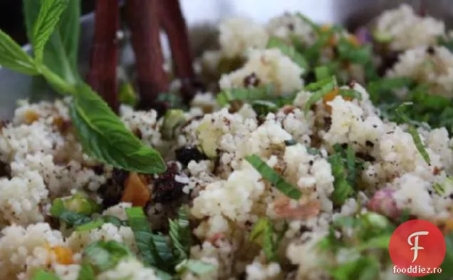 Cuscus cu caise uscate, coacăze și fistic