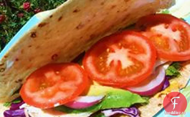 Tortilla umplută cu carne de prânz