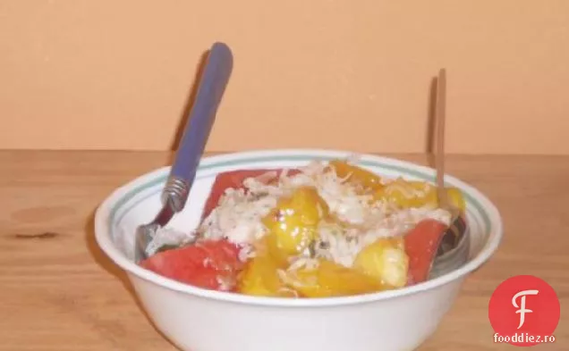 Kabobs De Fructe Tropicale Cu Înghețată De Nucă De Cocos